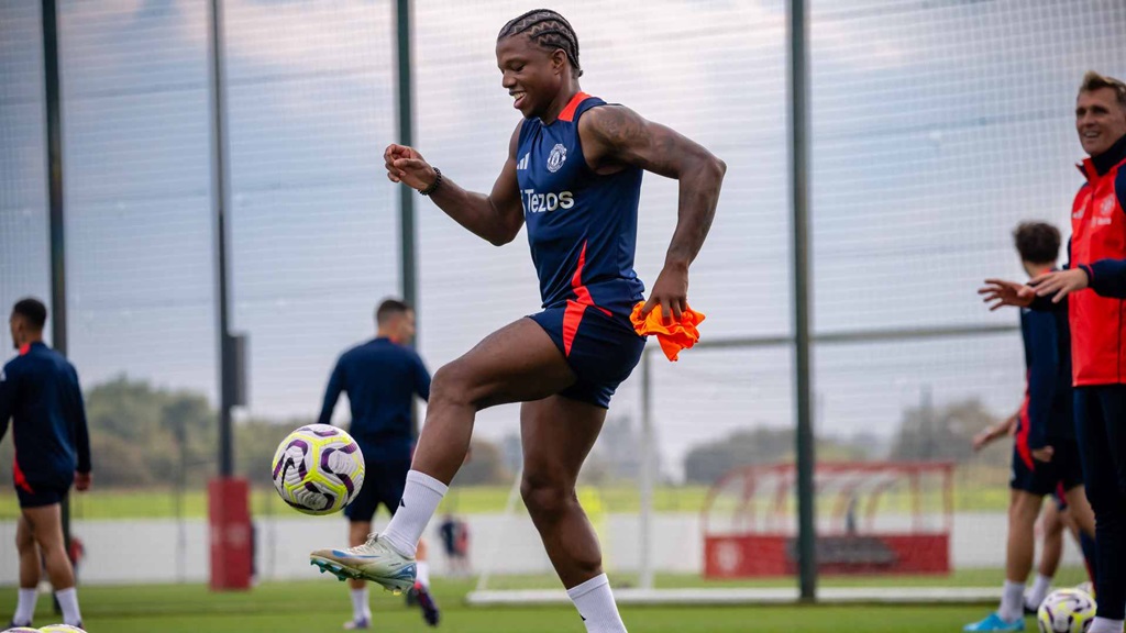 Tyrell Malacia durante treino do Manchester United